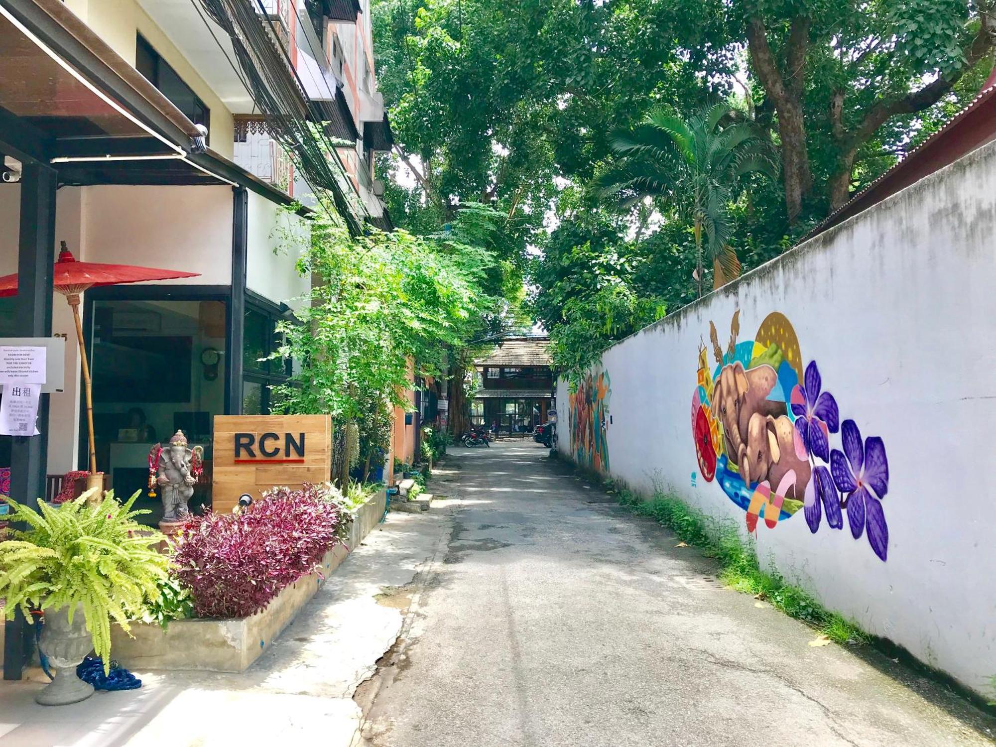Rcn Court & Inn Чиангмай Экстерьер фото